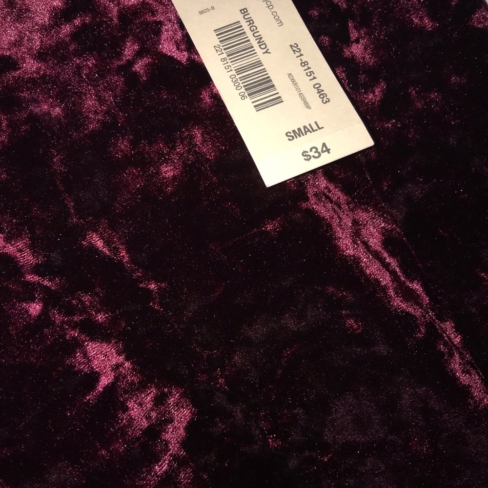NEW WITH TAGS Burgundy velvet dress size S - Picture 2 of 2